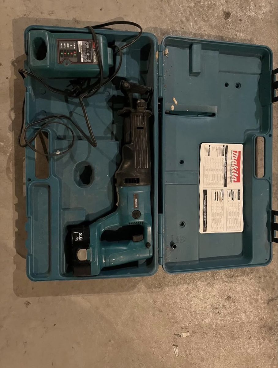 Makita reciprocating saw