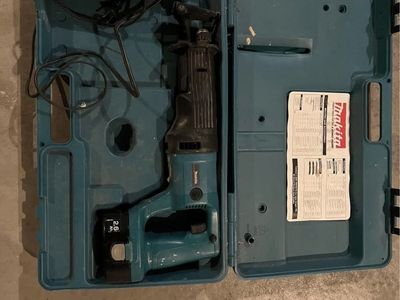 Makita reciprocating saw