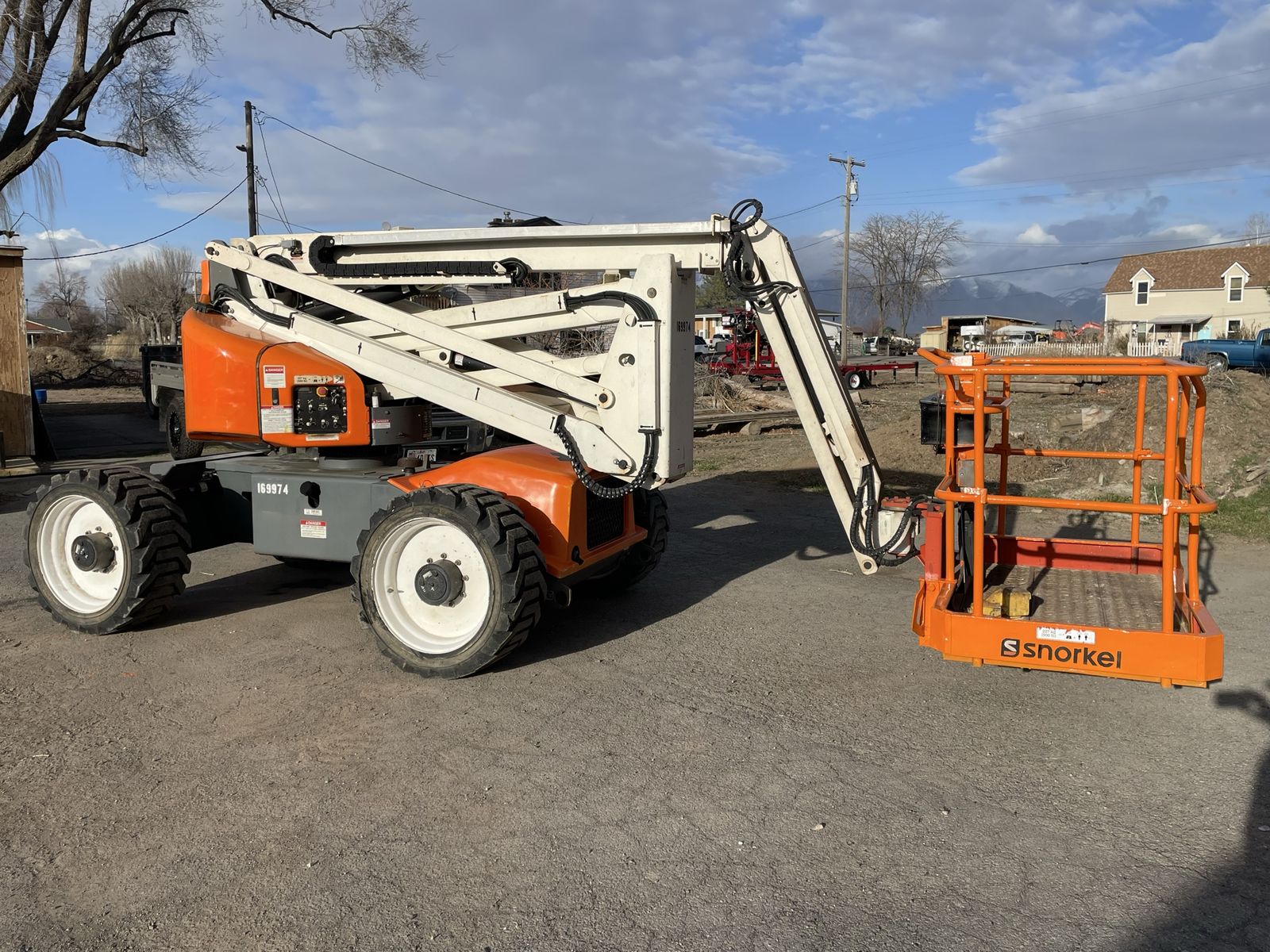 Snorkel boom lift