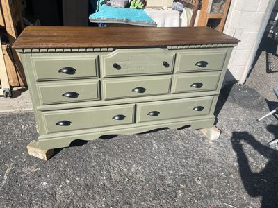 DRESSER 8 Drawers