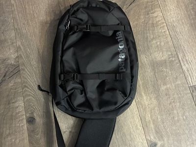 Patagonia Atom Sling Bag - Black, New - Versatile Crossbody Daypack