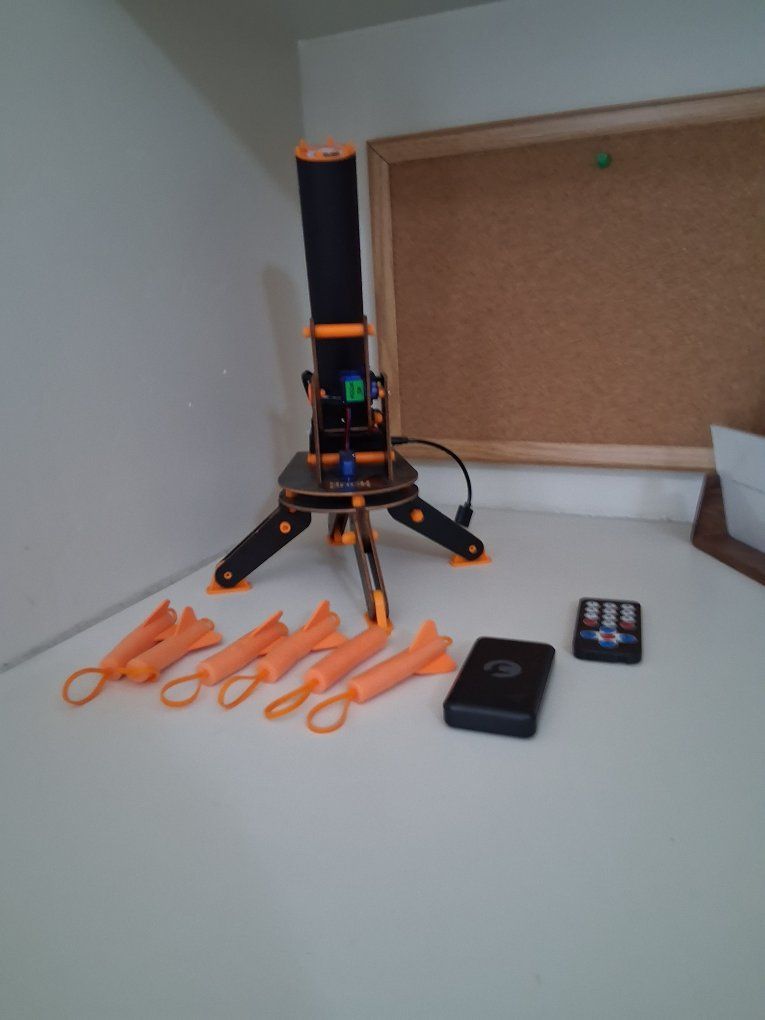 Toy rocket launcher 
