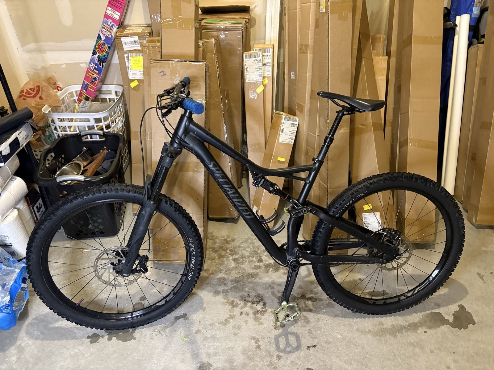 Specialized Stumpjumper Full Suspension Mountain Bike - Black