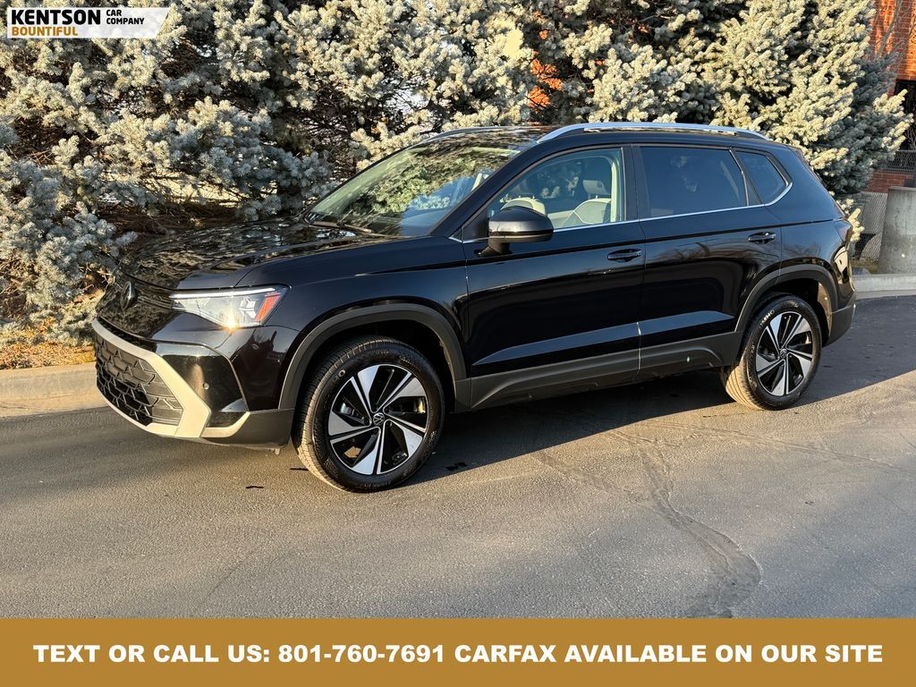 2025 Volkswagen Taos SE 4Motion