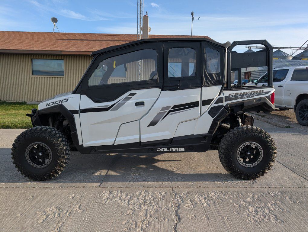 2019 General 1000 w/double axle trailer