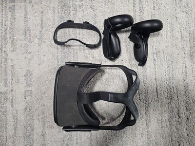oculus quest w/ case