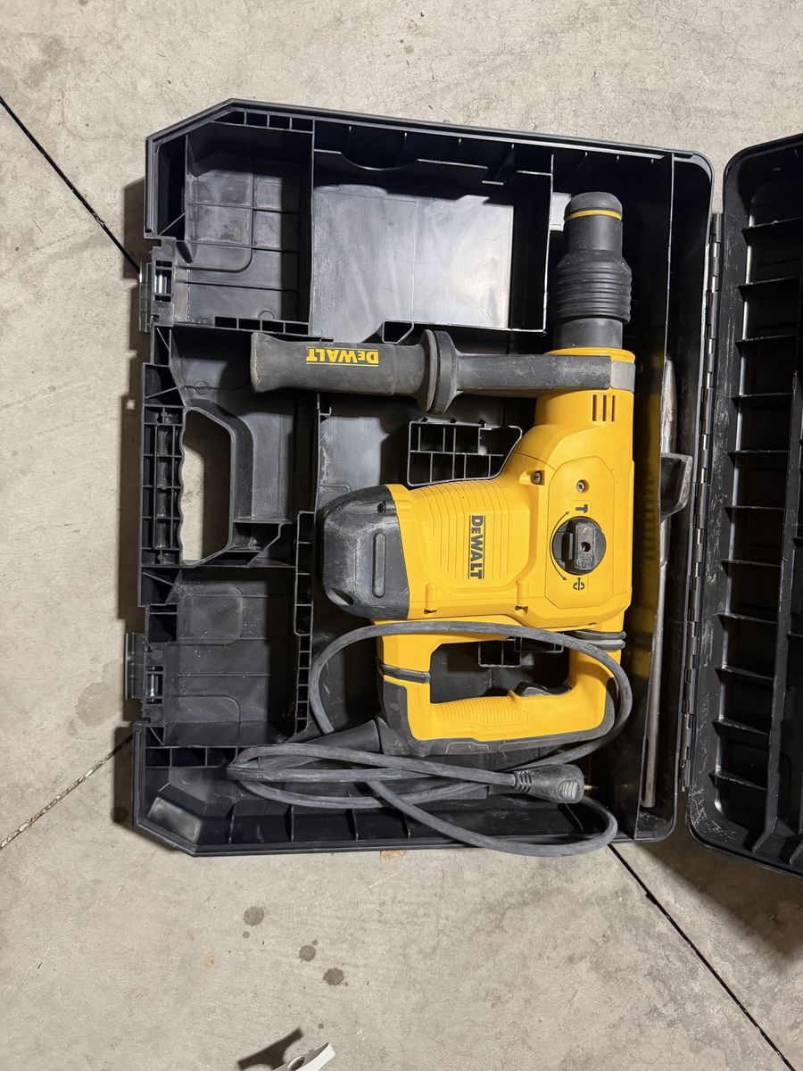 DEWALT D25263K 1-1/8" SDS+ Rotary Hammer Drill with Shocks and Case, Used