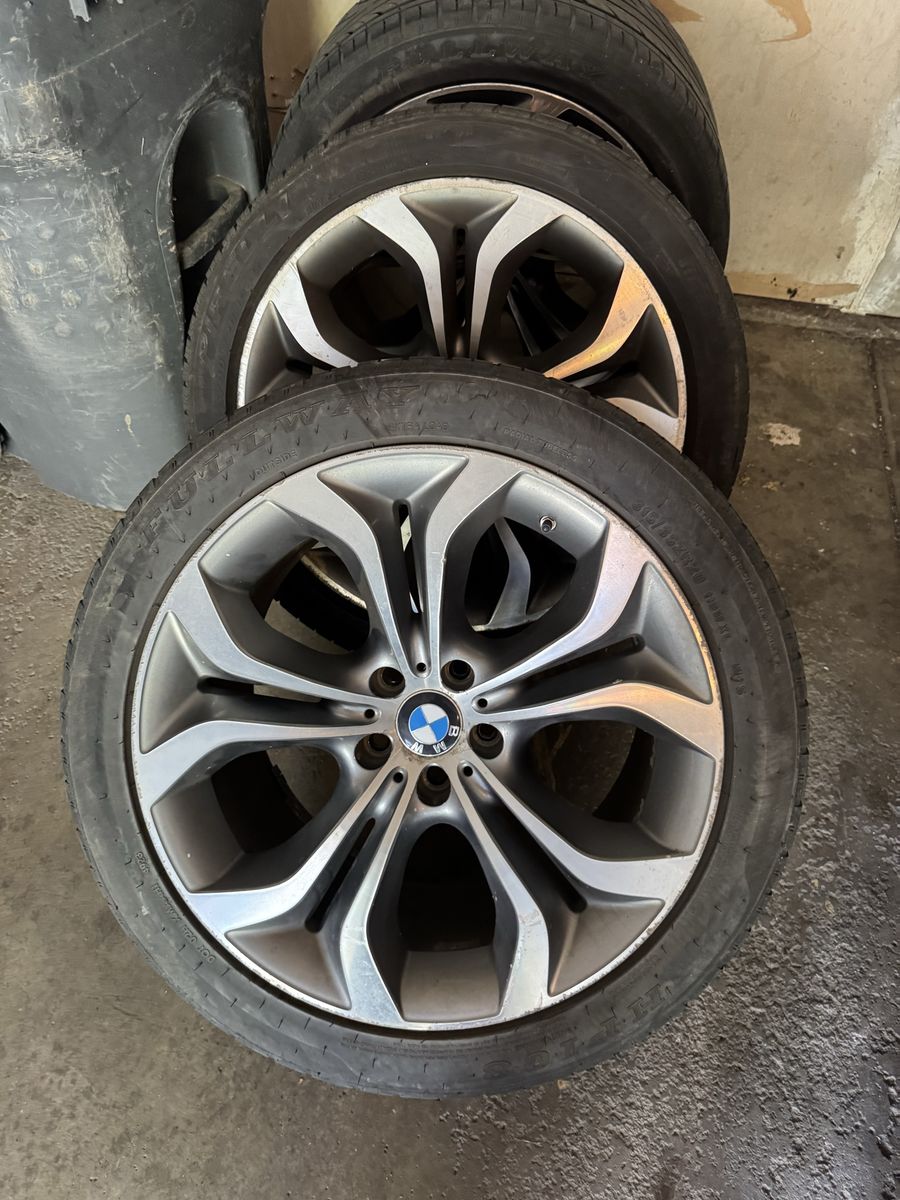 BMW Complete set of tires and wheels for a BMW X6: two Pirelli Scorpion 270/40R20 front tires,and two Lexani 315/35R20 XL REAR 