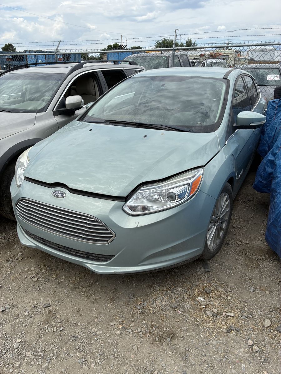 2014 Ford focus electric car 48k miles needs charger $3000 obo
