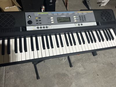 Yamaha YPT-240 keyboard With Stand