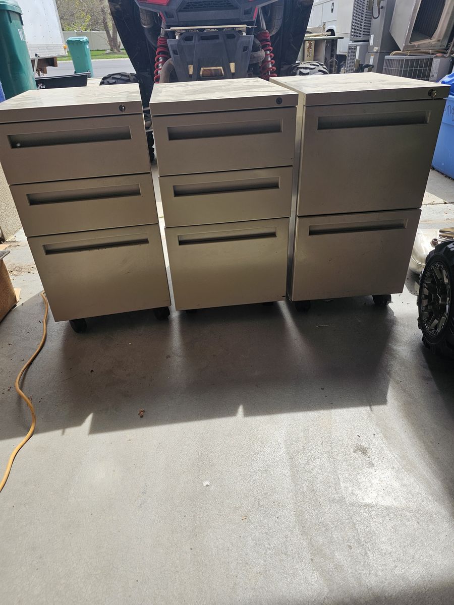 3 locking metal filing cabnets