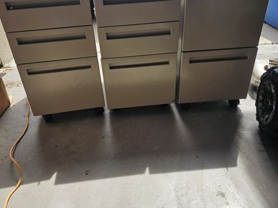 3 locking metal filing cabnets