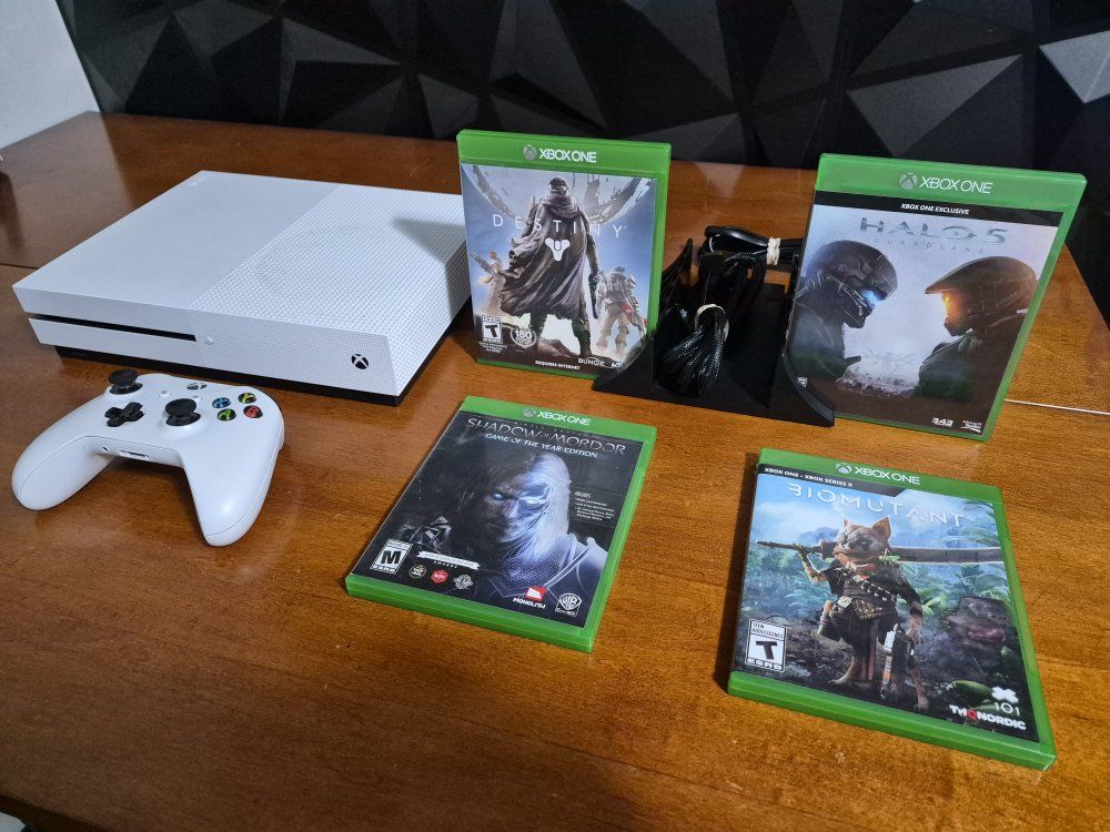 Xbox One S 500GB White Console Model 1681, Controller, Power Cord, HDMI Cable & 4 Great Games! Tested. Excellent Conditions!