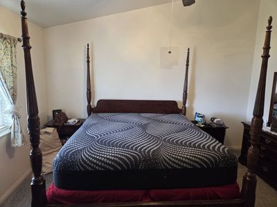 Bedroom set including hybrid king sized mattress