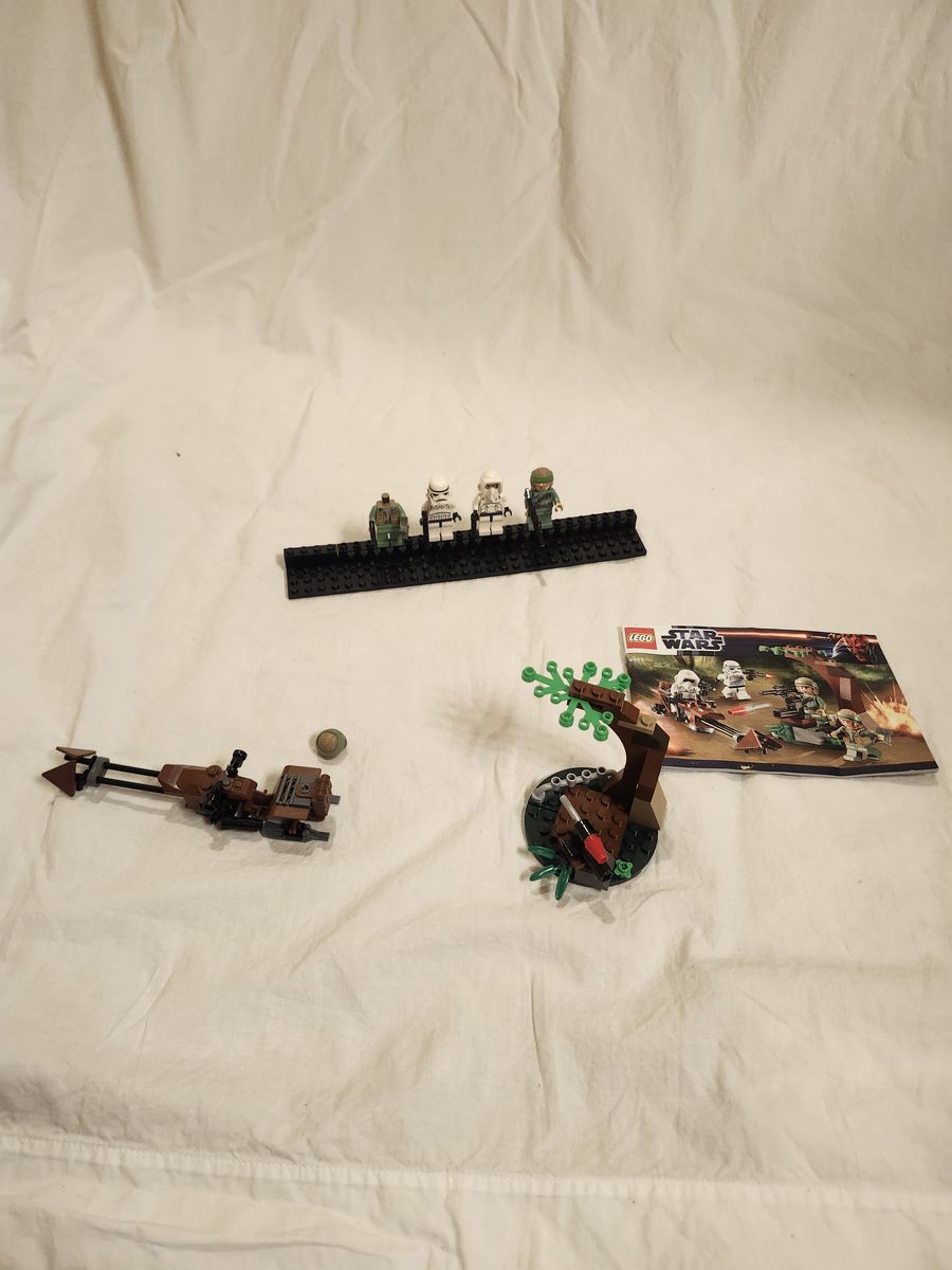 LEGO Star Wars 9489 (2) Endor Battle Pack – Missing One Soldier Head