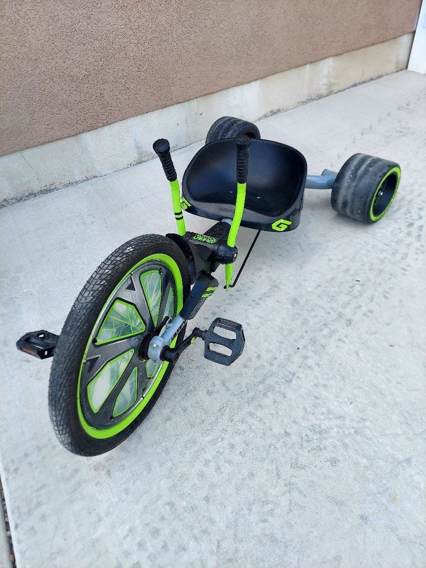 Huffy Green Machine Drift Trike 20" Wheel - Black/Green