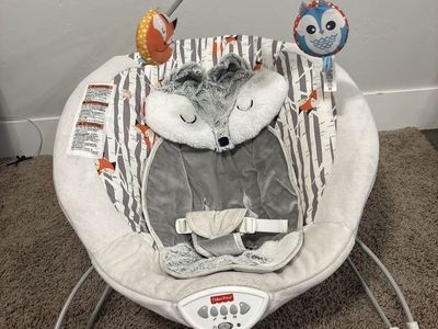 Fisher-Price Infant-to-Toddler Rocker, Woodland Friends Bouncer with Music & Vibration