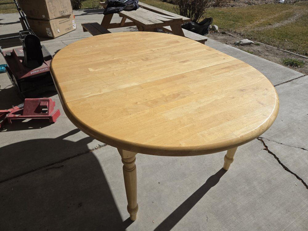 Oval dining room table with leaf.