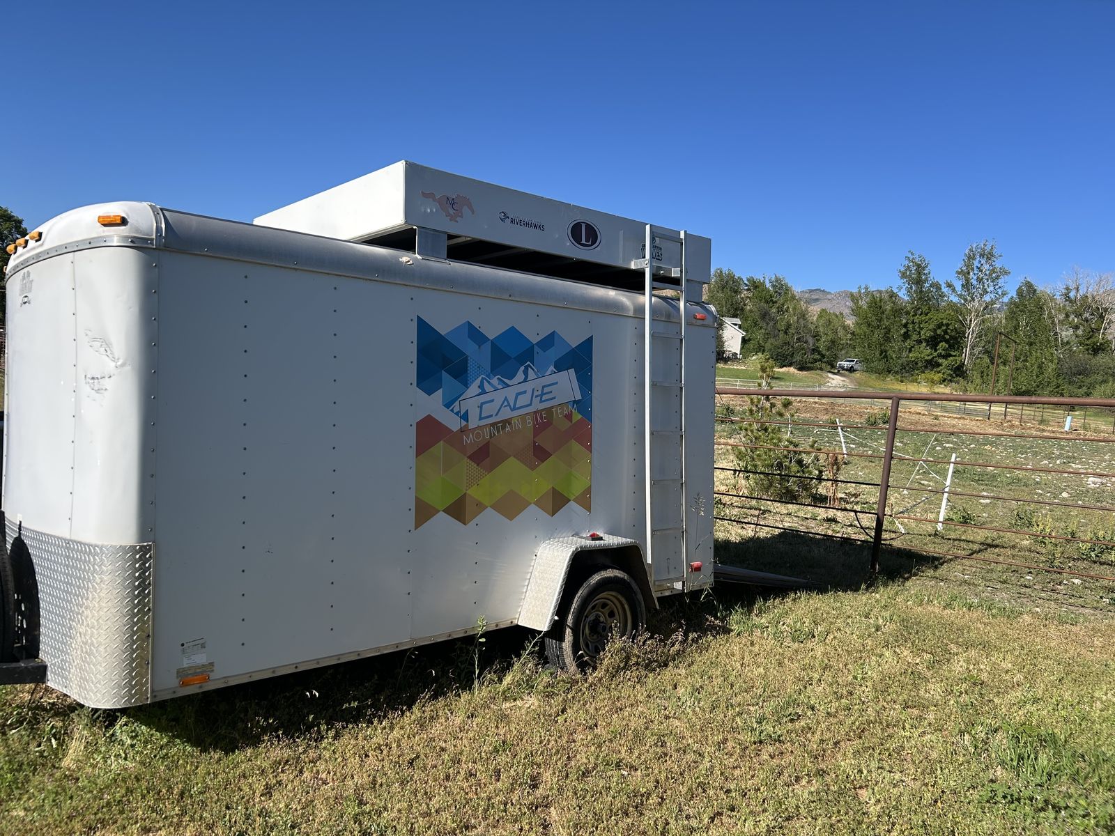 6’x12’ Cargo Trailer w/hayrack