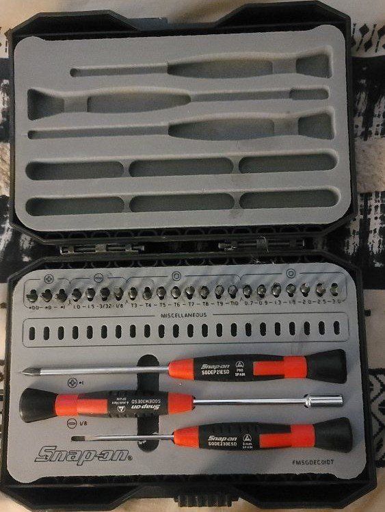 Snap-on mini bit screwdriver set