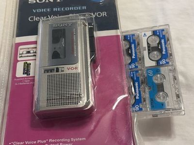 Sony Clear Voice Plus & VOR Microcassette Voice Recorder M- 570 V New in Box