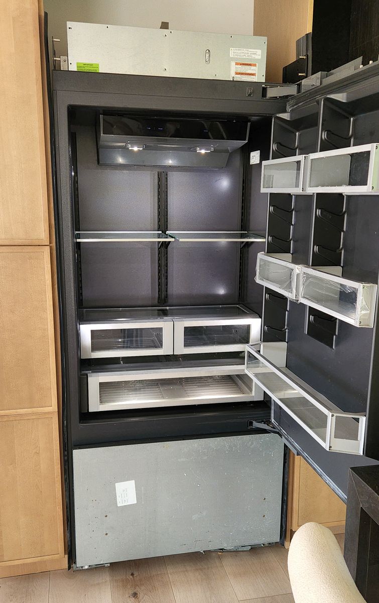 Main image 3