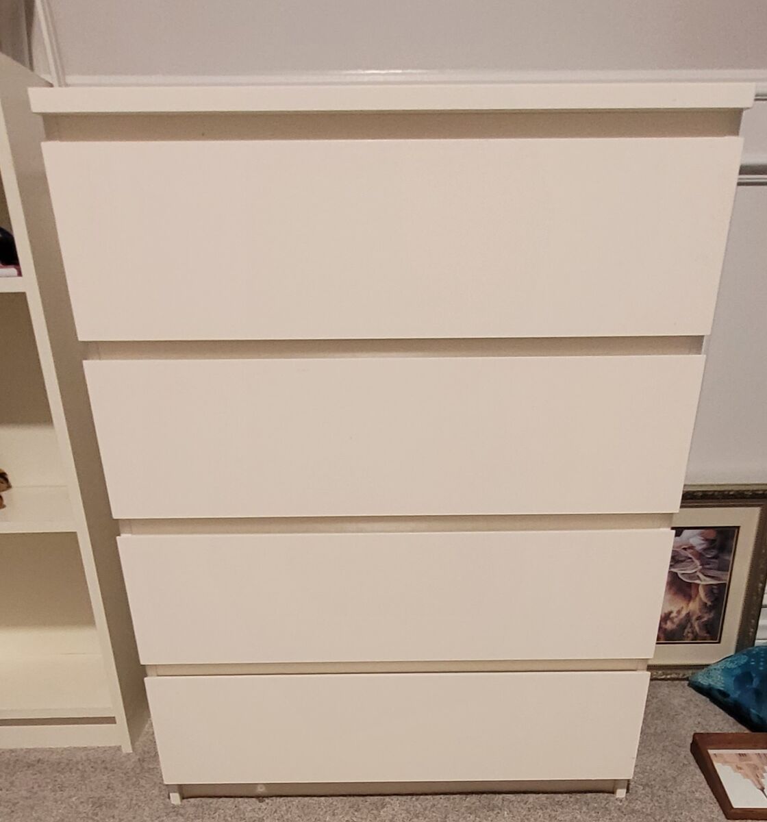 Like new Dresser-all drawers work great