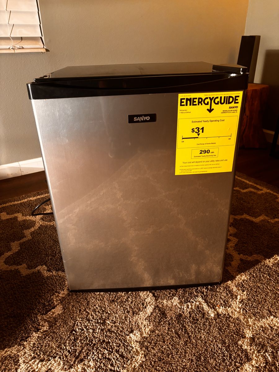 Sanyo -  Mini Fridge (standard size) Stainless