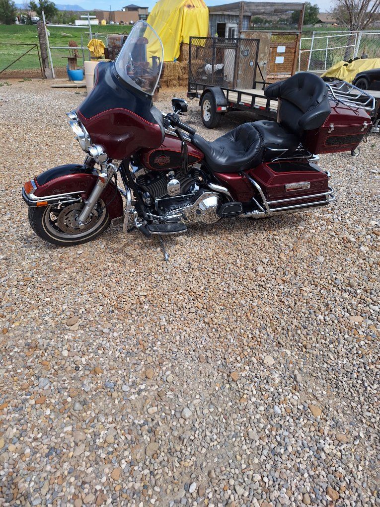 Harley-Davidson Electra Glide Classic Motorcycle - Maroon Touring Bike