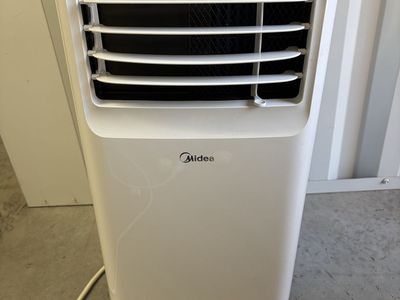 Midea Portable Air Conditioner - Cool, Fan, Dry Modes - White - Tested and Working
