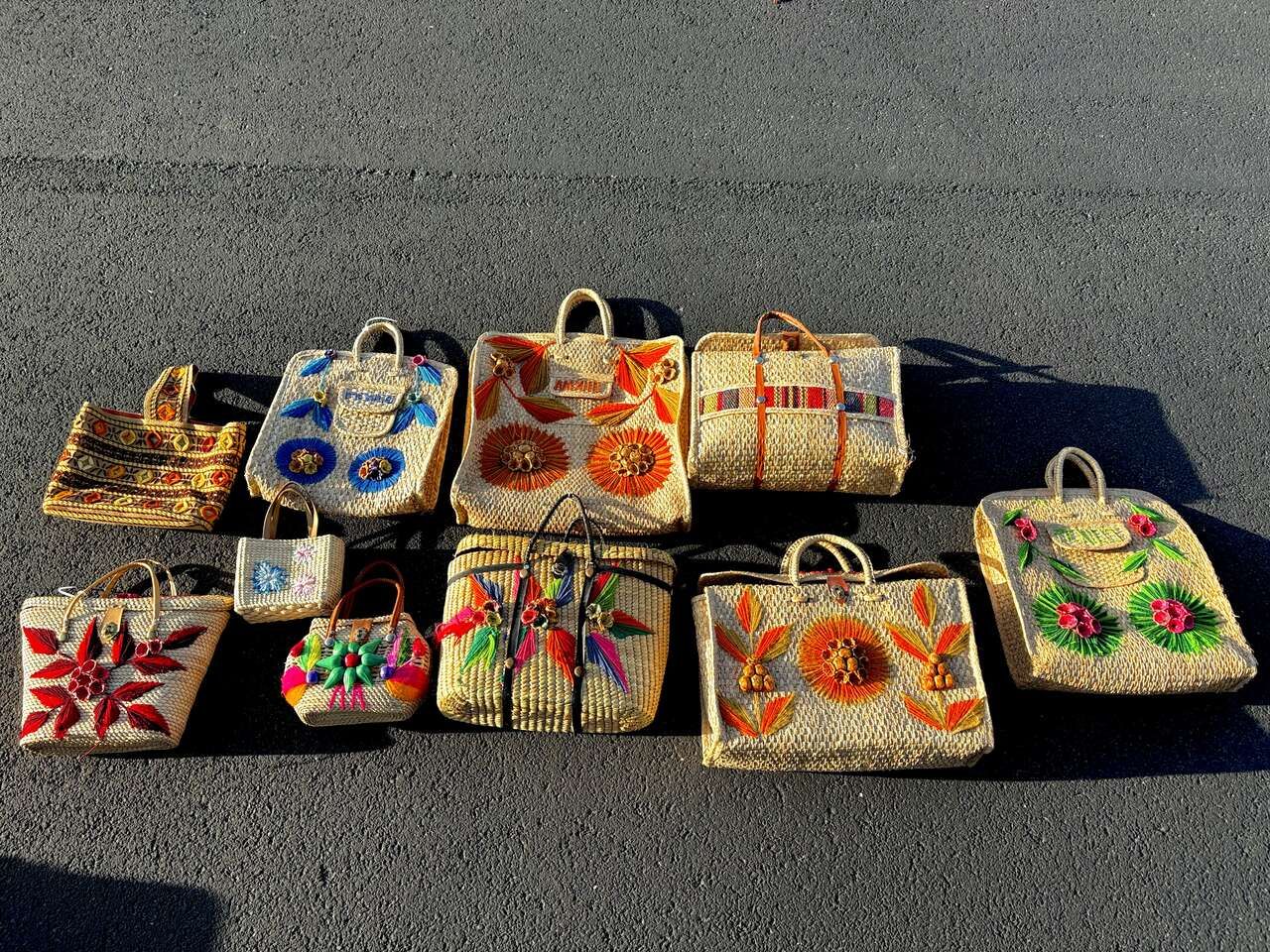 Fantastic vintage Mid Century hand woven bags, purses, totes, satchels, hand woven ️