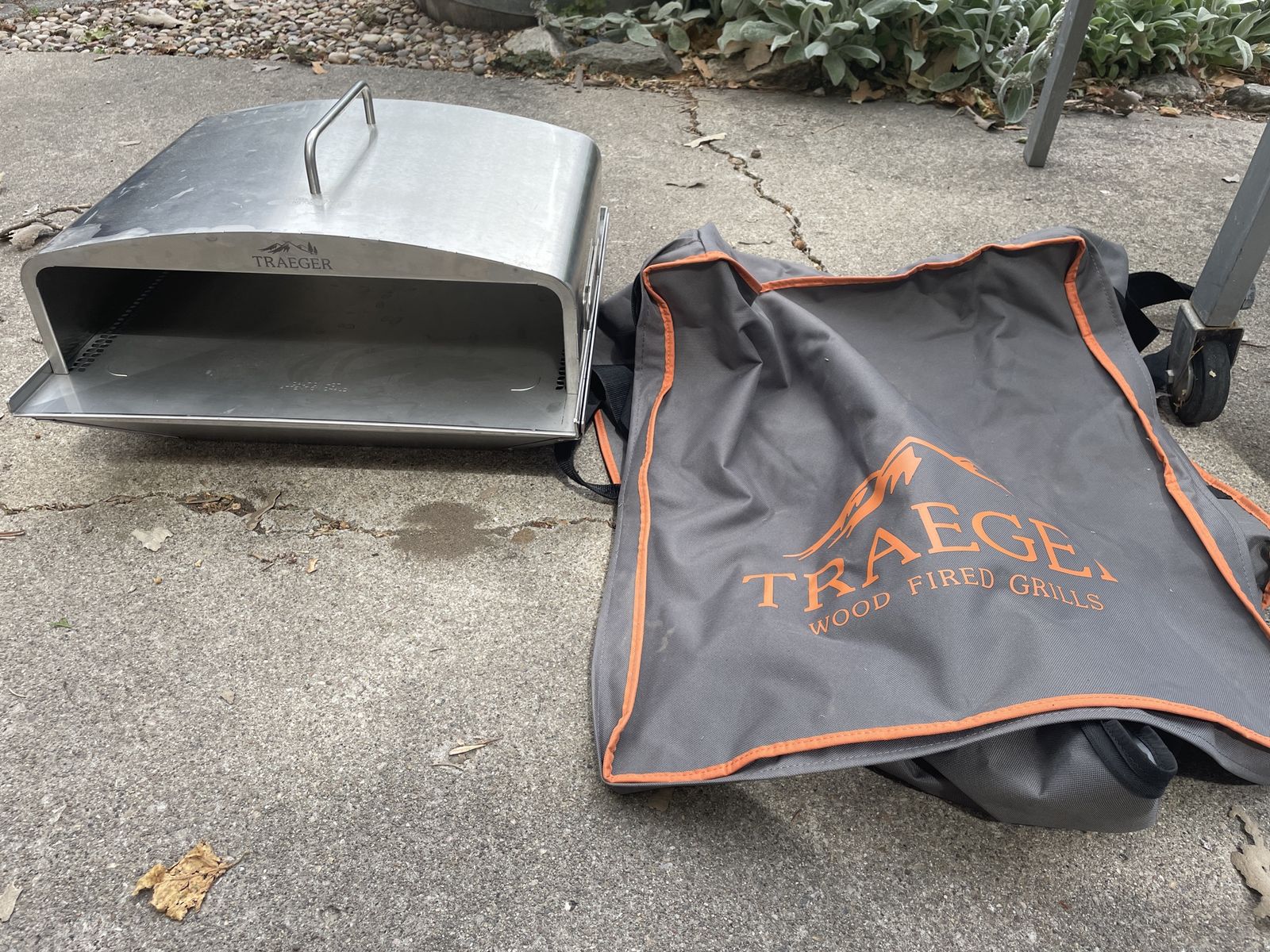 Traeger Wood Fired Grills Stainless Steel Pizza Oven Kit w/ Carry Bag - Excellent Condition