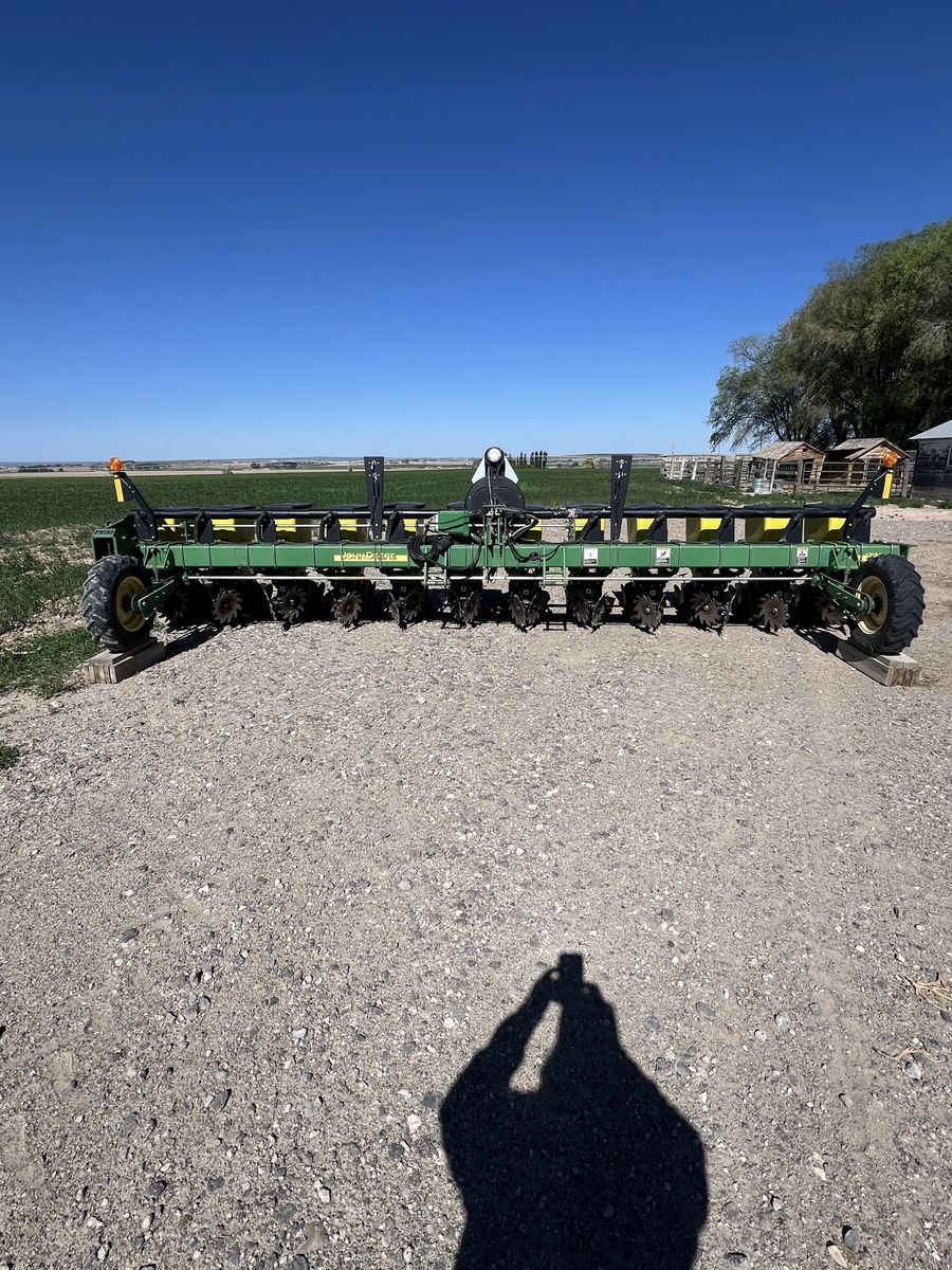 John Deere 1730 Planter