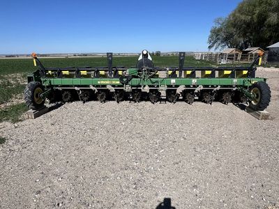 John Deere 1730 Planter