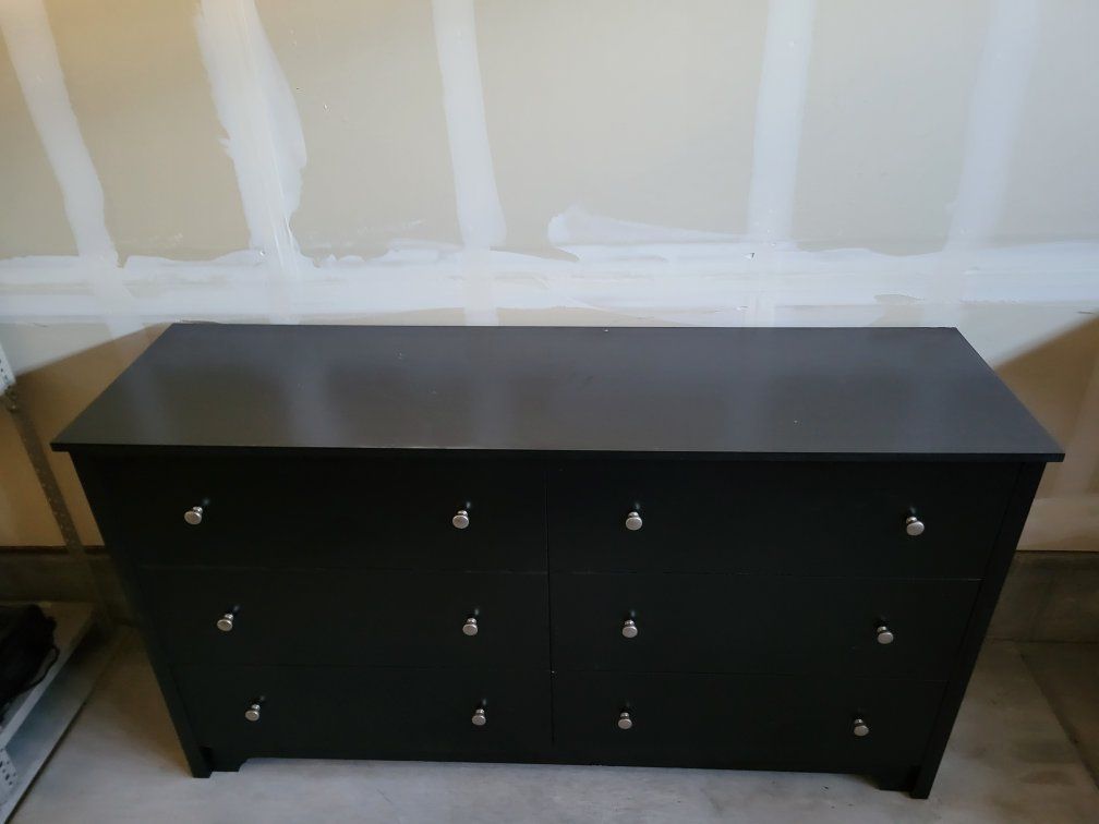 Black 6-Drawer Dresser with Silver Knobs