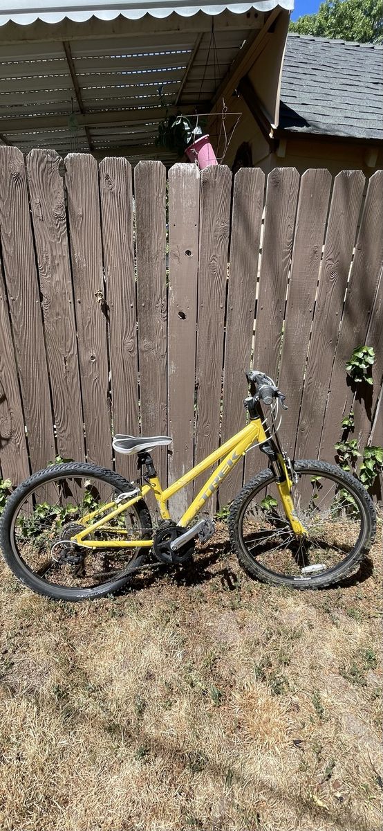 Extra small women's Trek Skye Mountain bike with front shocks and 26" wheels