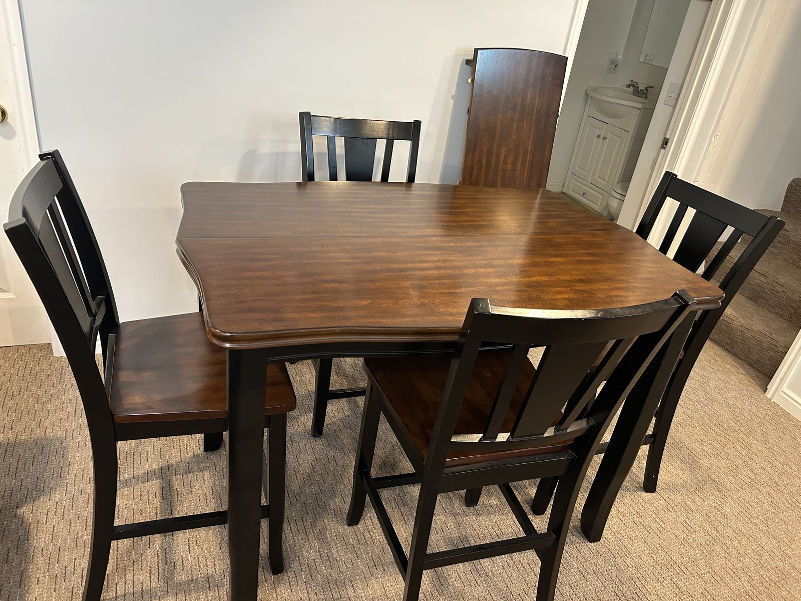 Beautiful Dining Room Table ($250 OBO)