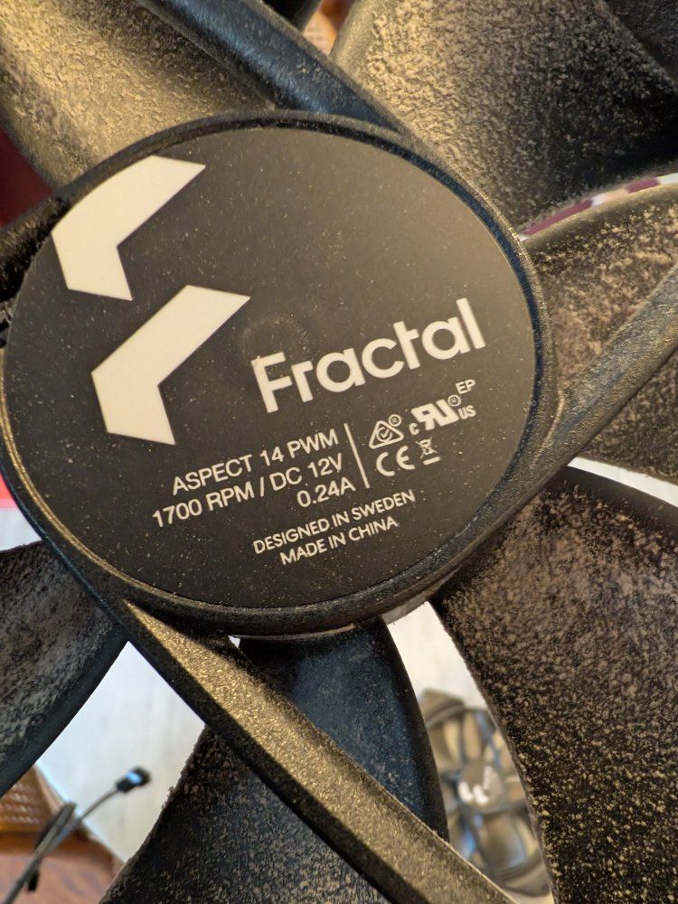 2x 140 mm Aspect PWM fans Fractal Branded