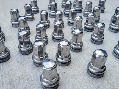 New Ford Super Duty F-350 F-250 lug nuts set f350