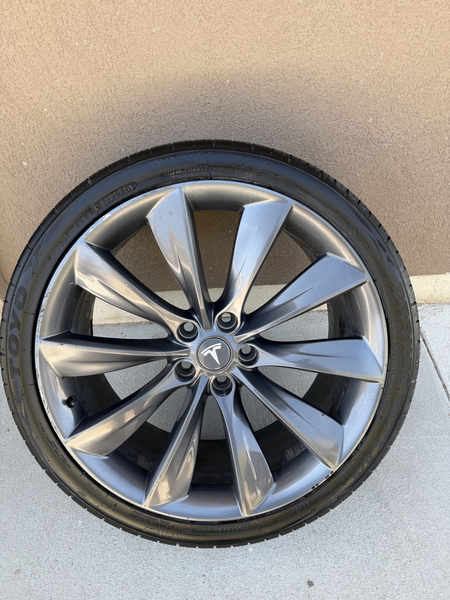 Tesla Model S 21" Wheel Rim W/ Tire 265/35r21
