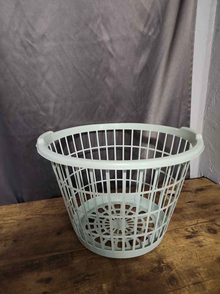 Greenbrier Plastic Laundry Basket Hamper - Round, Light Green/Mint