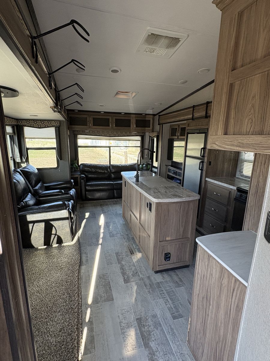 2019 Dutchman Atlas 5th wheel