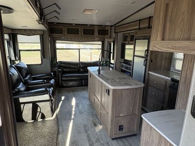 2019 Dutchman Atlas 5th wheel