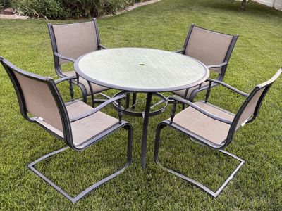 Great Patio Set! Round table and 4 rocker chairs