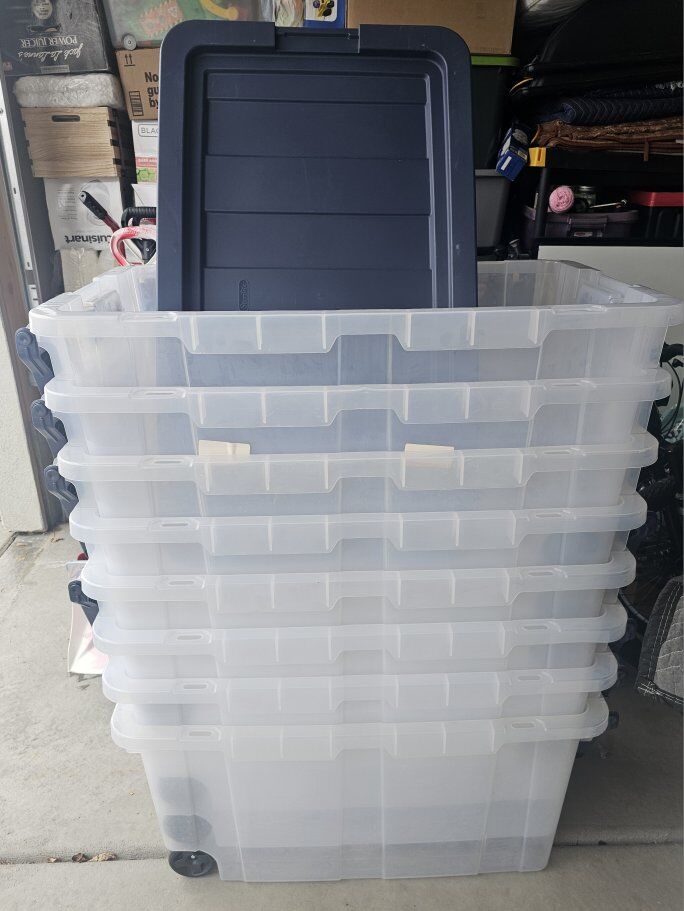 Sterilite 151L Wheeled Storage Box