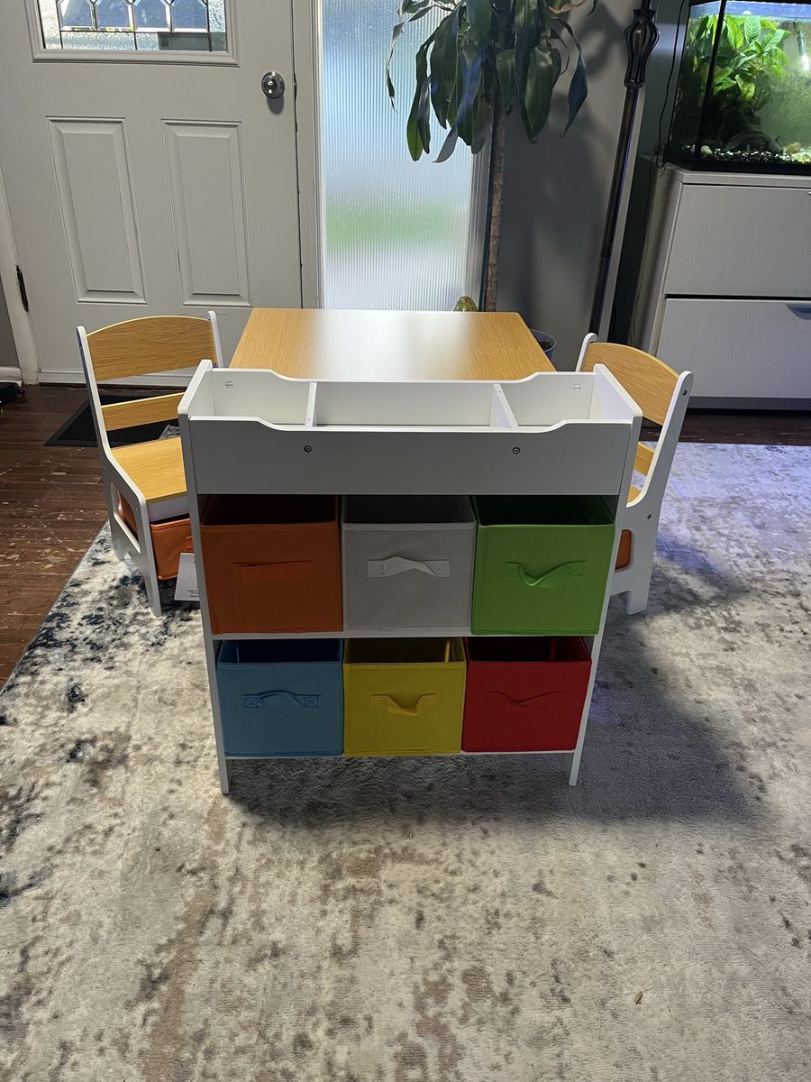 Kids art table and chairs