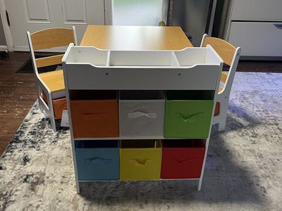 Kids art table and chairs