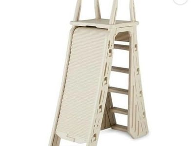 Pool ladder
