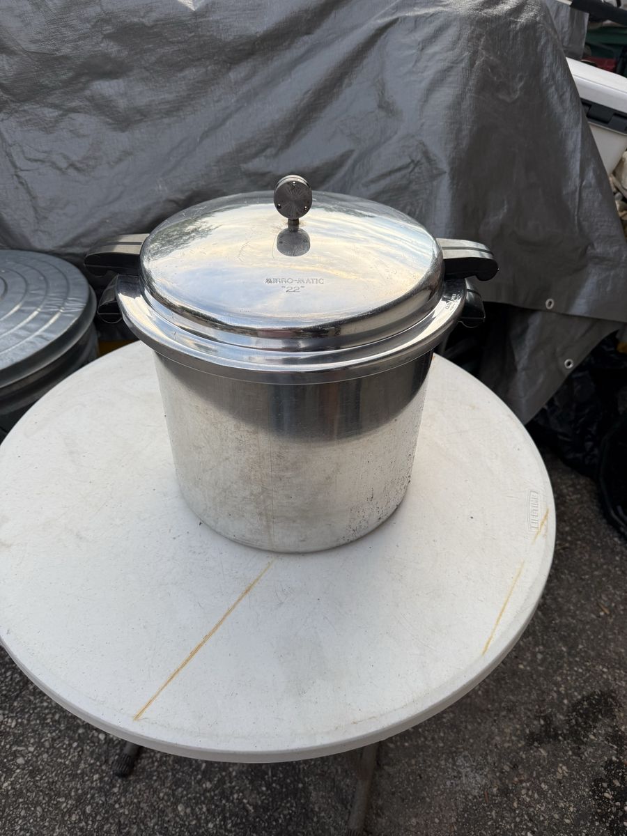Mirro-Matic 22qt Pressure Cooker & Canner with Racks