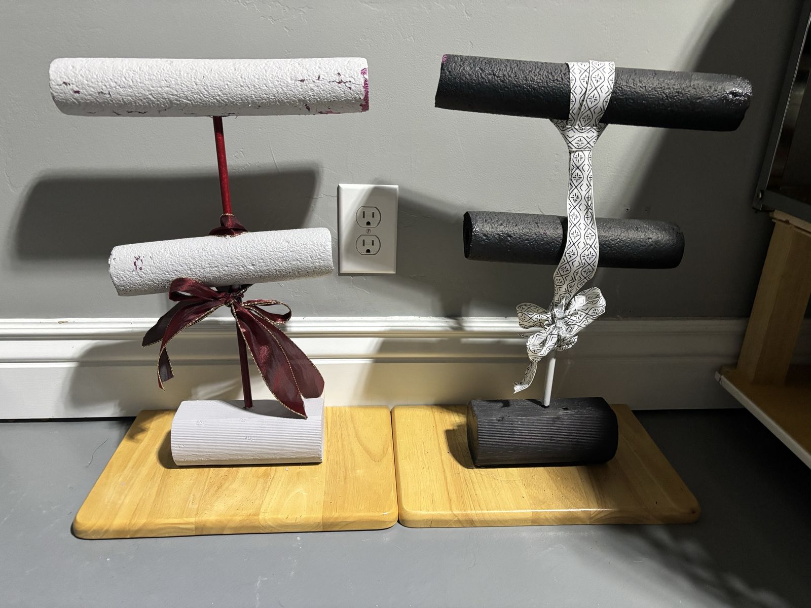 Bracelet holder stands